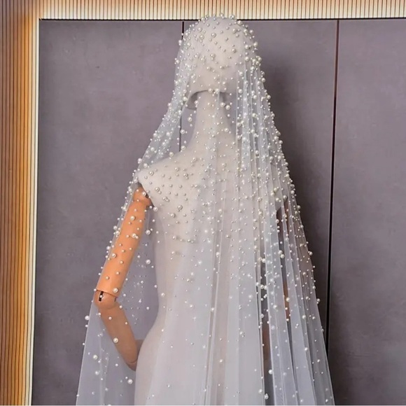 Elegant Pearl-Embellished Cathedral Veil for the Modern Bride ✨✨✨✨ WHITE New - Picture 2 of 6
